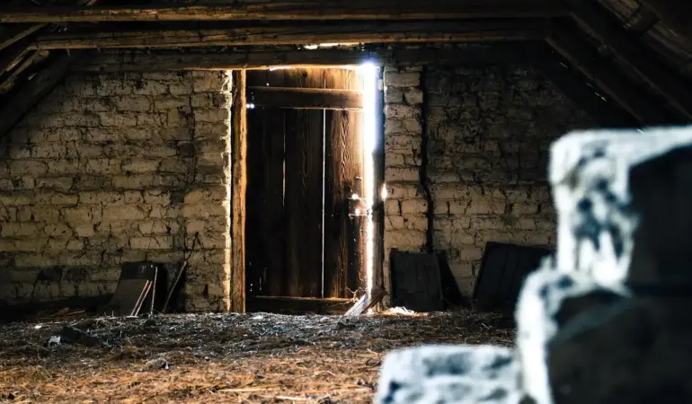 5 billige måder at forbedre loftisoleringen på