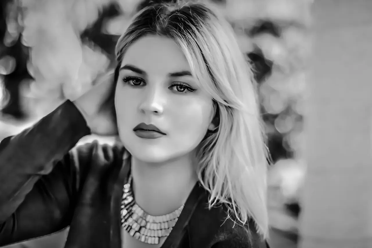 73 70 86 93 – Hvem ringer?