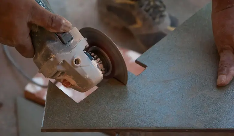 9 trin: Sådan udskifter du en ødelagt flise