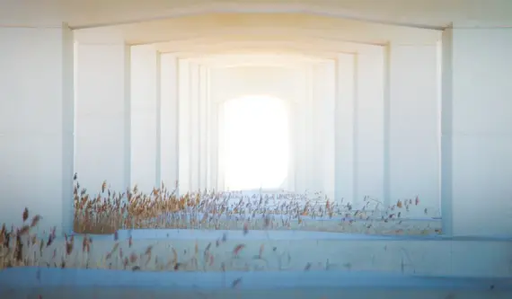 Guide: Sådan monterer du en dørpumpe på en tung hoveddør