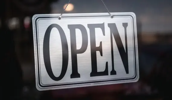 Hvilken virksomhedstype er JYSK? Bag facaden på Danmarks globale møbelimperium