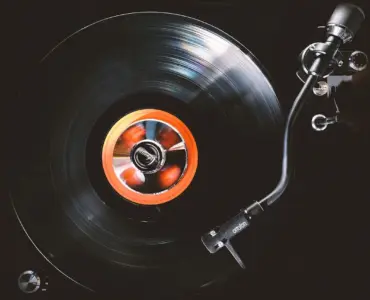 Sådan monterer du et bruseafløb i et vinylgulv