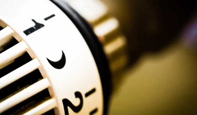 Sådan skifter du termostathovedet på radiatoren